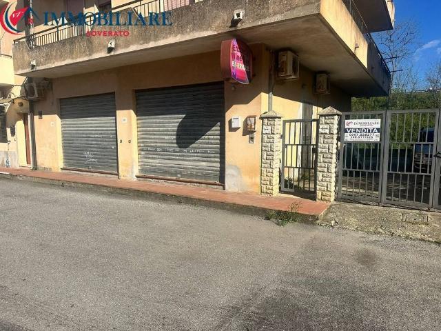 Locale Commerciale in vendita a Calabria, Catanzaro