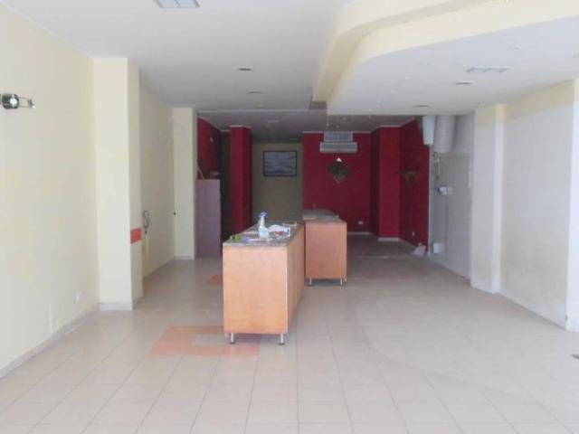 Locale Commerciale in vendita a Bora Ragnola, Marche