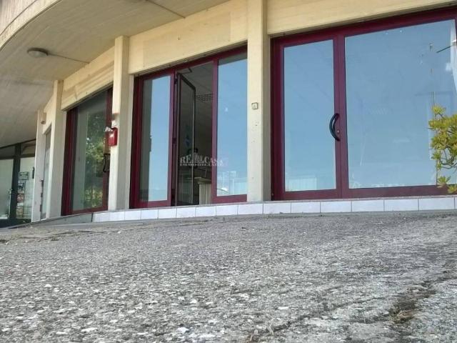Locale Commerciale in vendita a Bora Ragnola, Marche