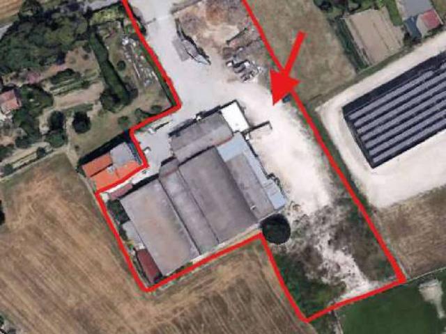 Locale Commerciale in vendita a Sant'Anna, Marche