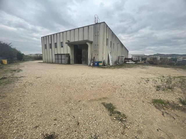 Locale Commerciale in vendita a Marche, Ascoli Piceno