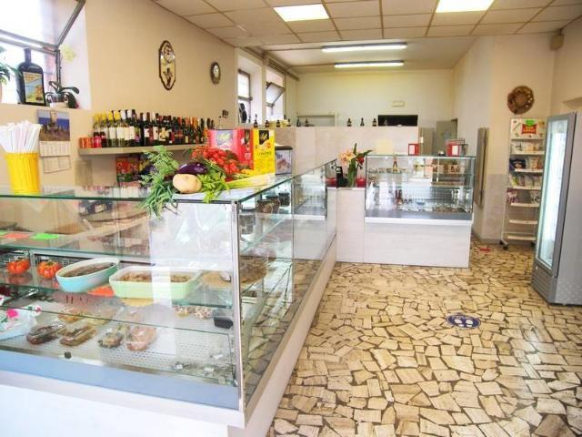 Locale Commerciale in vendita a Abbadia di Montepulciano, Montepulciano