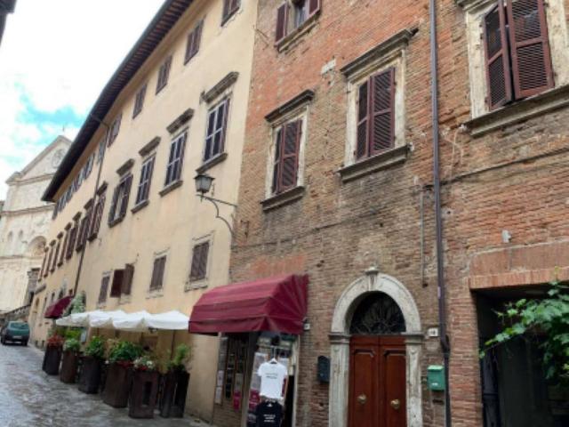 Locale Commerciale in vendita a Abbadia Di Montepulciano, Toscana