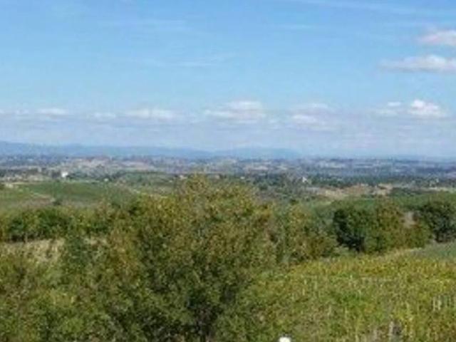Locale Commerciale in vendita a Abbadia Di Montepulciano, Toscana