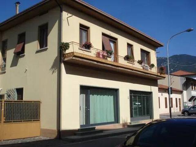Locale Commerciale in vendita a Montereale Valcellina, Friuli-Venezia Giulia
