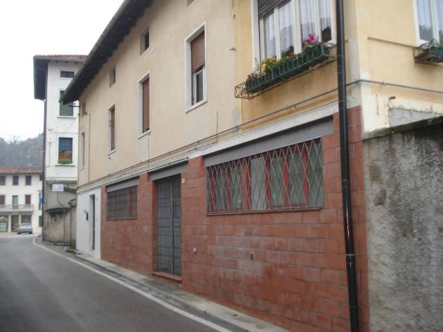 Locale Commerciale in vendita a Montereale Valcellina, Friuli-Venezia Giulia