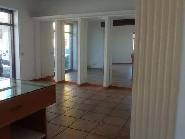 Locale Commerciale in vendita a Puglia, Lecce