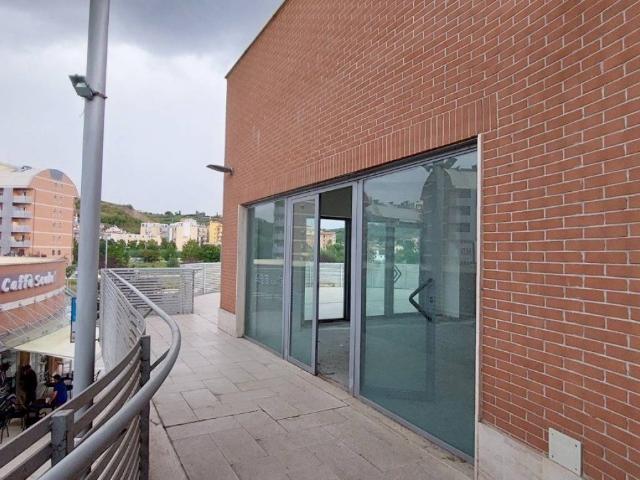 Locale Commerciale in vendita a Monterotondo Scalo, Roma Capitale