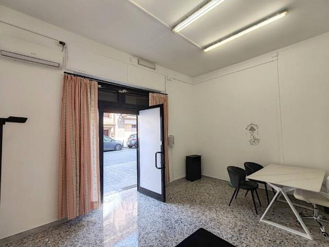Locale Commerciale in vendita a Monterotondo Scalo, Roma Capitale