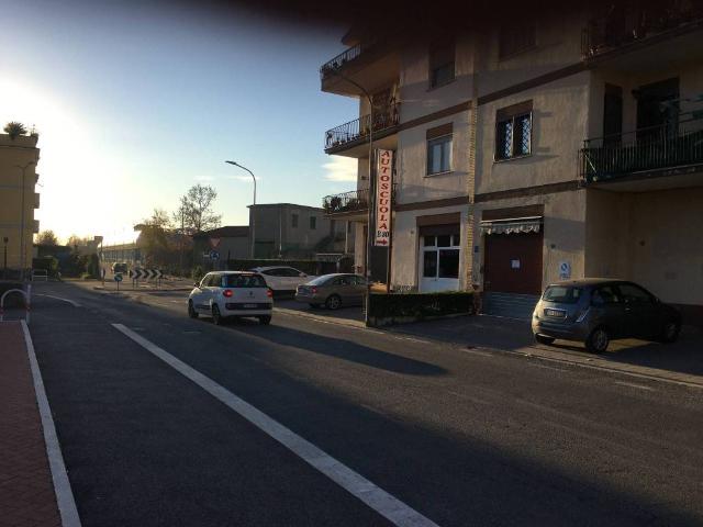 Locale Commerciale in vendita a Monterotondo Scalo, Roma Capitale