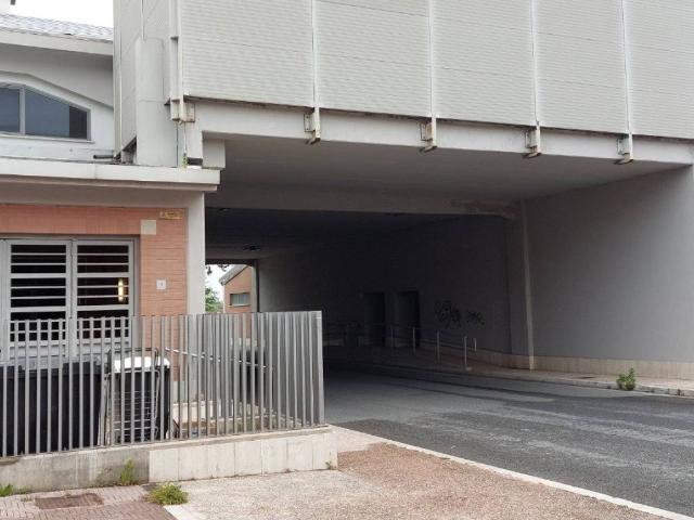 Locale Commerciale in vendita a Monterotondo Scalo, Roma Capitale