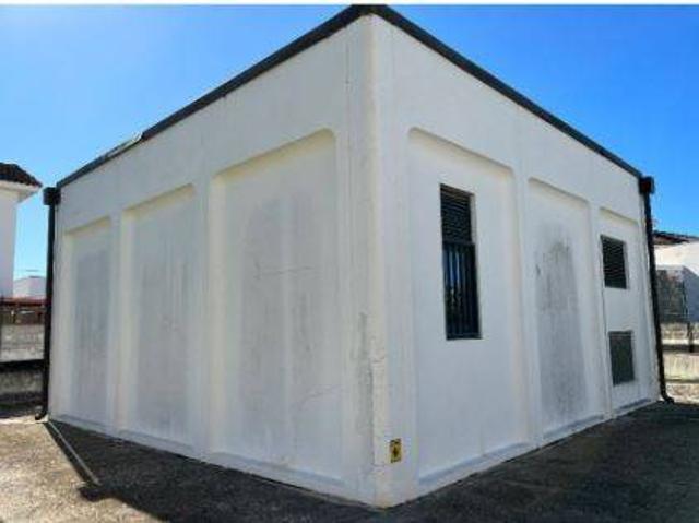 Locale Commerciale in vendita a Puglia, Lecce