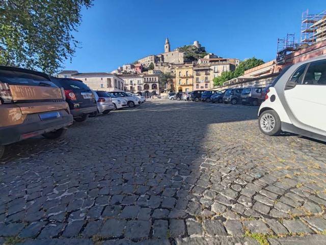 Locale Commerciale in vendita a Borgo Fontanelle, Montesarchio