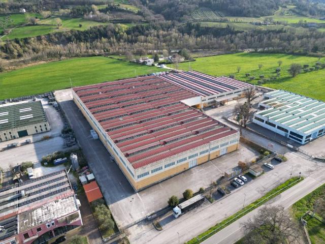 Locale Commerciale in vendita a Montescudo-Monte Colombo, Monte Colombo