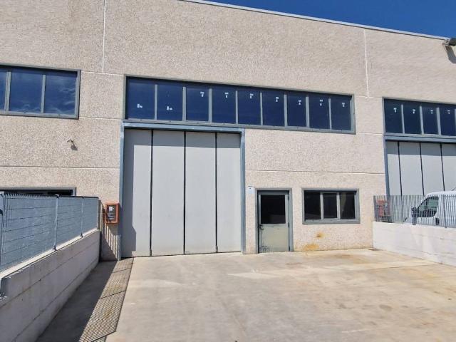 Locale Commerciale in vendita a Montesilvano, Abruzzo