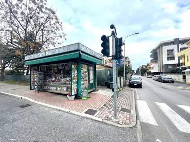 Locale Commerciale in vendita a Montesilvano, Abruzzo