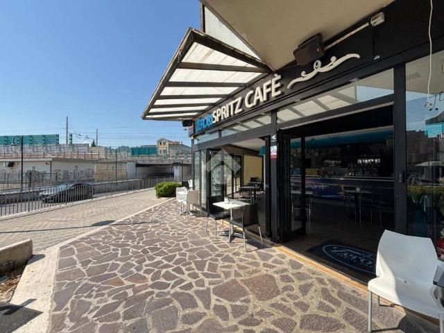 Locale Commerciale in vendita a Villa Canonico, Montesilvano