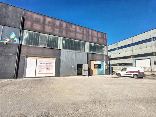 Locale Commerciale in vendita a Montesilvano, Abruzzo