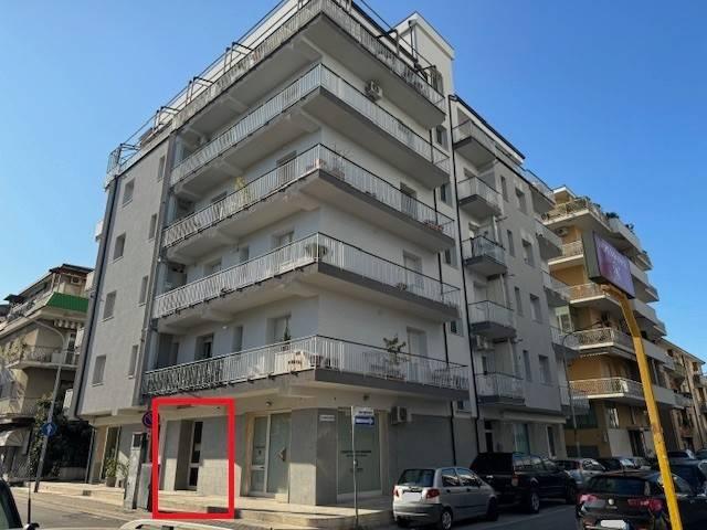 Locale Commerciale in vendita a Montesilvano, Abruzzo