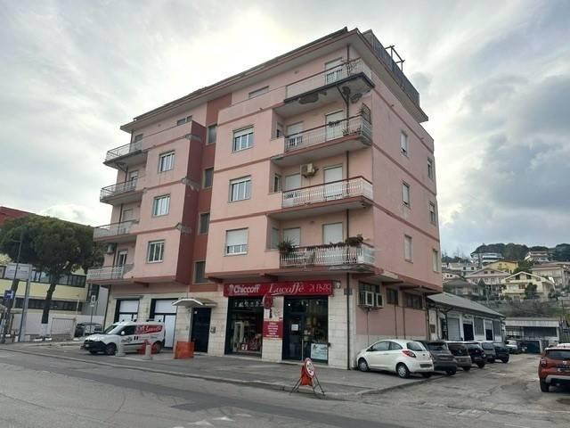 Locale Commerciale in vendita a Montesilvano, Abruzzo