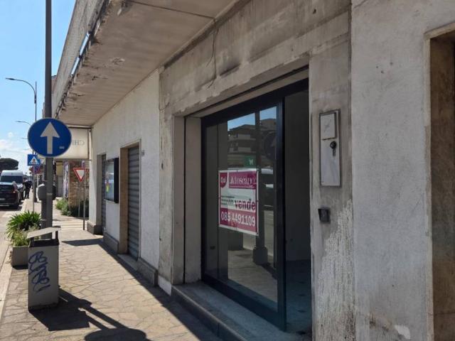 Locale Commerciale in vendita a Villa Canonico, Montesilvano