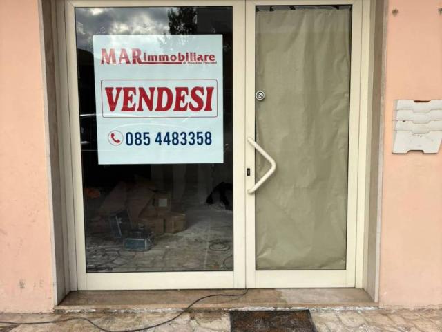 Locale Commerciale in vendita a Villa Canonico, Montesilvano