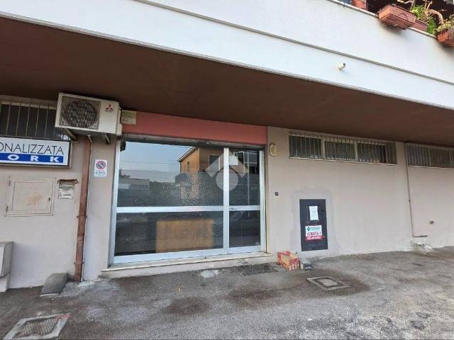 Locale Commerciale in vendita a Villa Verrocchio, Montesilvano