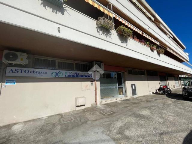 Locale Commerciale in vendita a Villa Verrocchio, Montesilvano