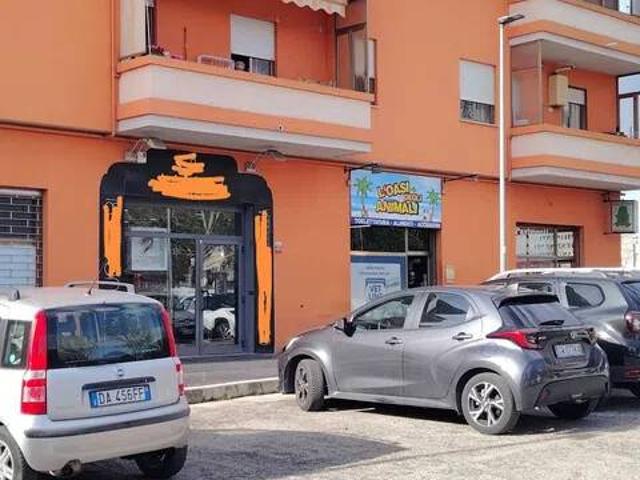 Locale Commerciale in vendita a Montesilvano, Abruzzo