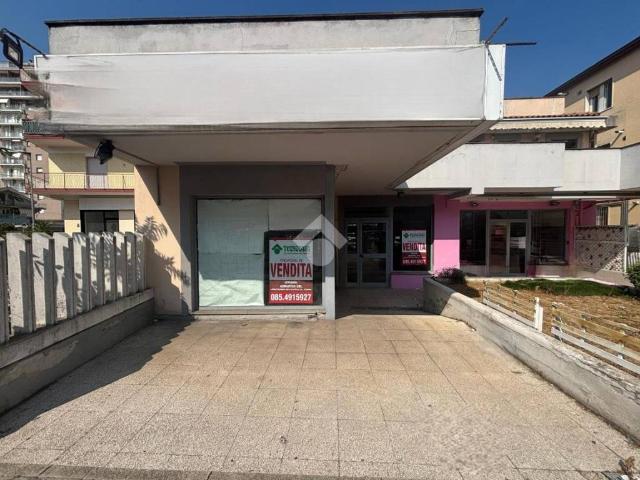Locale Commerciale in vendita a Montesilvano, Abruzzo