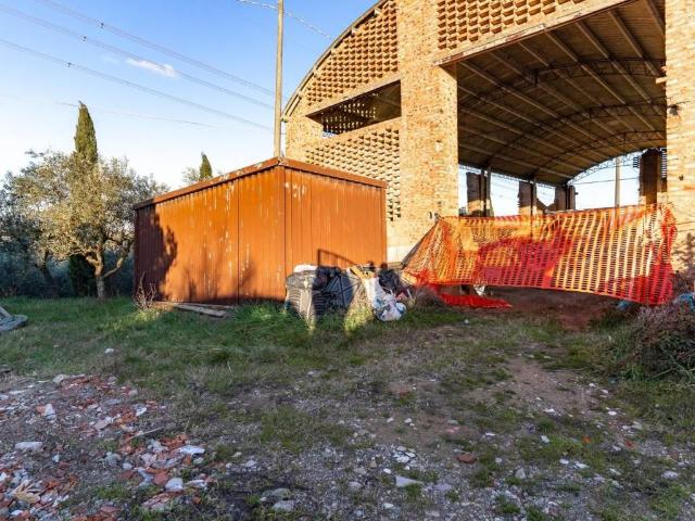 Locale Commerciale in vendita a Unione dei Comuni Circondario dell'Empolese Valdelsa, Montespertoli