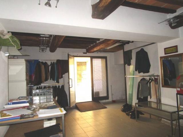 Locale Commerciale in vendita a Montevarchi, Toscana
