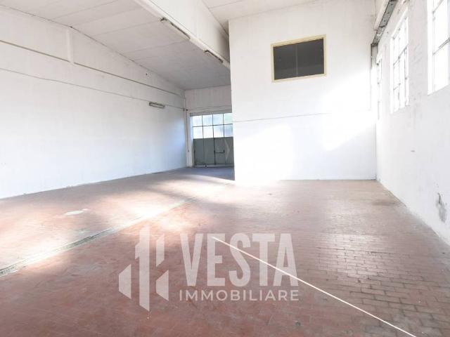 Locale Commerciale in vendita a Passone, Montevecchia