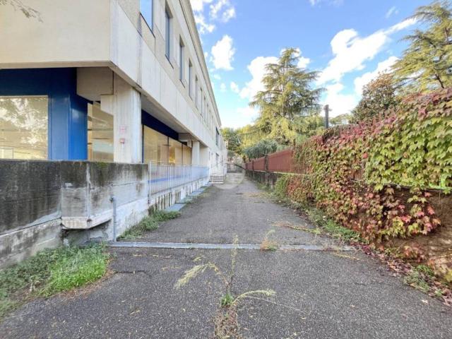 Locale Commerciale in vendita a Comunità montana del Sebino bresciano, Monticelli Brusati