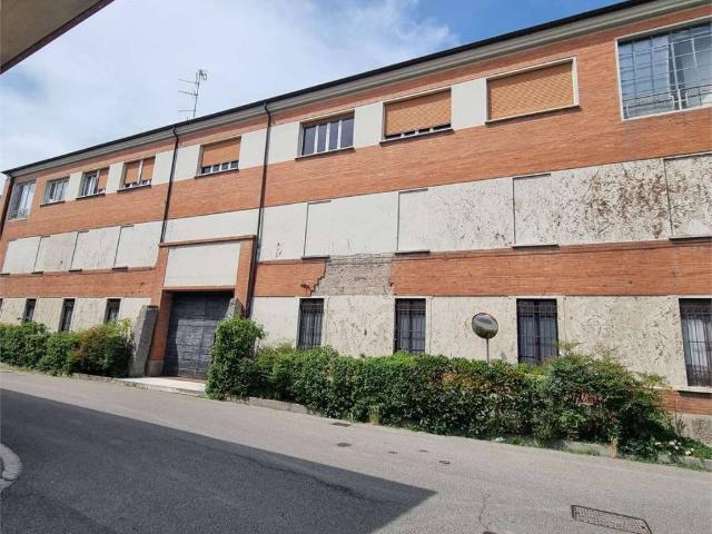 Locale Commerciale in vendita a Monticelli D'ongina, Reggio Emilia