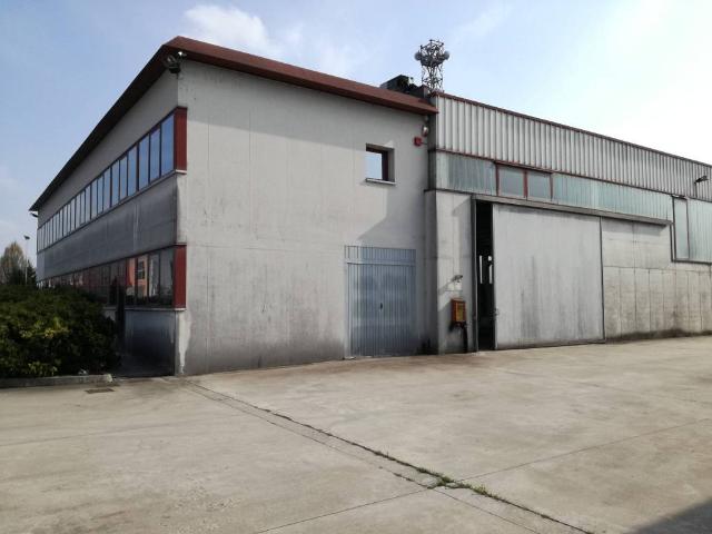 Locale Commerciale in vendita a Monticello Conte Otto, Veneto