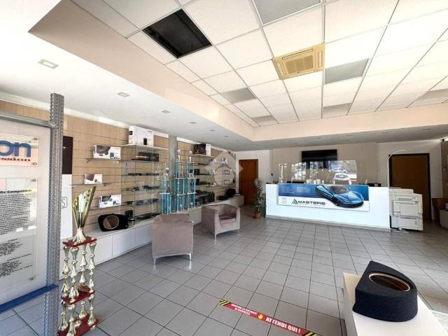 Locale Commerciale in vendita a Montichiari, Lombardia