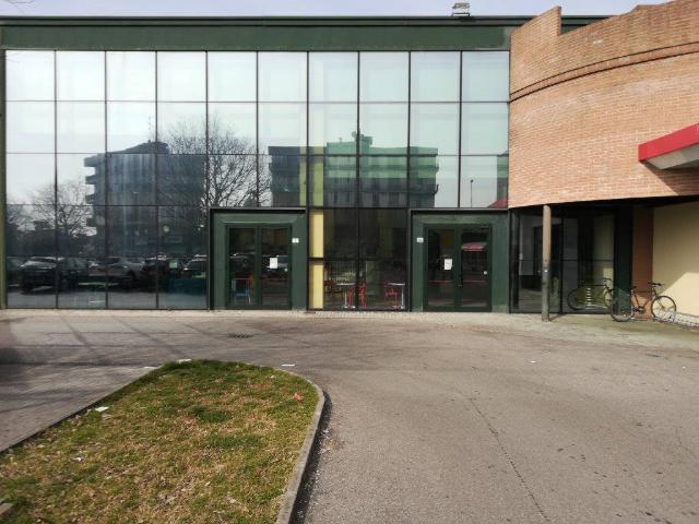 Locale Commerciale in vendita a Montichiari, Lombardia