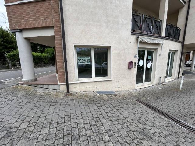 Locale Commerciale in vendita a Montichiari, Lombardia