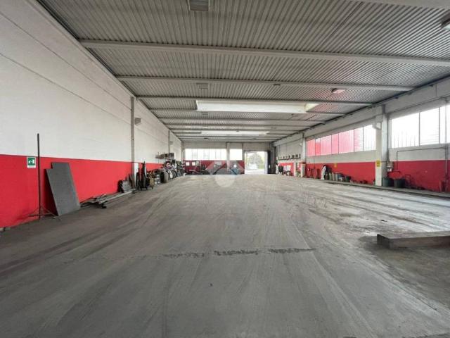 Locale Commerciale in vendita a Montichiari, Lombardia