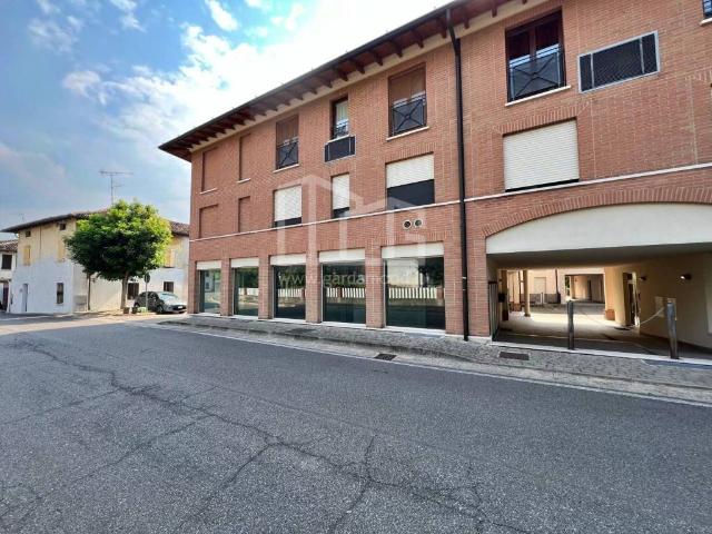 Locale Commerciale in vendita a Montichiari, Lombardia