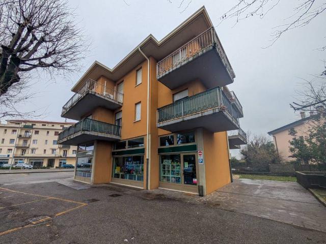 Locale Commerciale in vendita a Montichiari, Lombardia