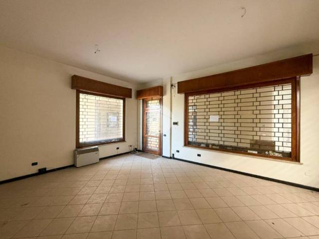 Locale Commerciale in vendita a Montichiari, Lombardia