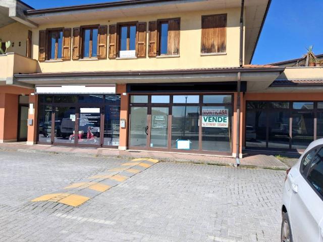 Locale Commerciale in vendita a Montichiari, Lombardia