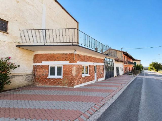 Locale Commerciale in vendita a Montiglio Monferrato, Asti