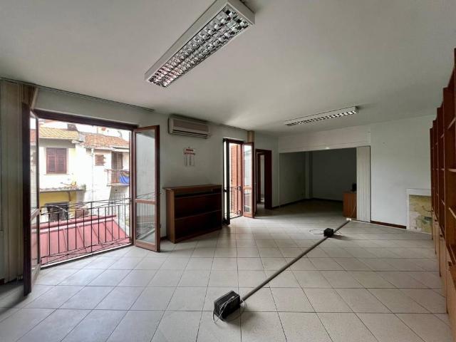 Locale Commerciale in vendita a Capanne, Montignoso