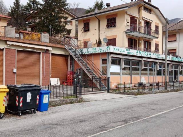 Locale Commerciale in vendita a Montoggio, Liguria