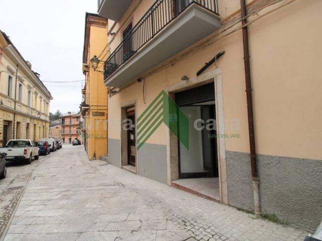 Locale Commerciale in vendita a Montorio Al Vomano, Abruzzo