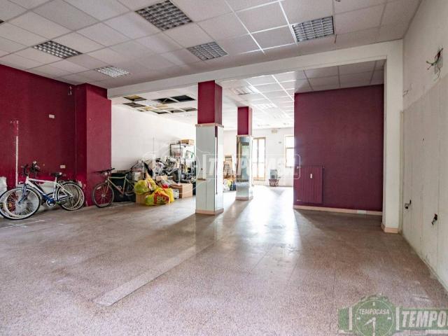 Locale Commerciale in vendita a Triante, Monza
