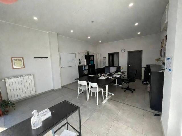 Locale Commerciale in vendita a San Gerardo, Monza